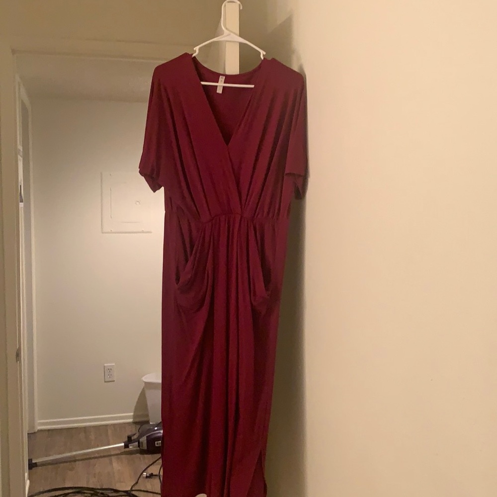 Long burgundy dress whit pockets
